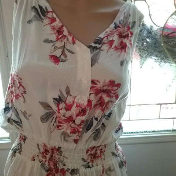 NWT DRESS - Picture 4 of 8